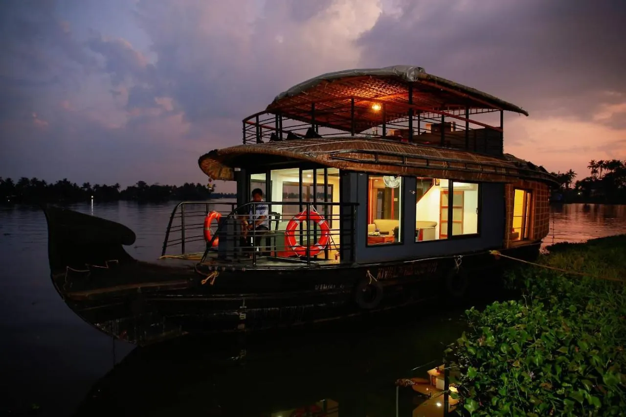 Private Houseboat location