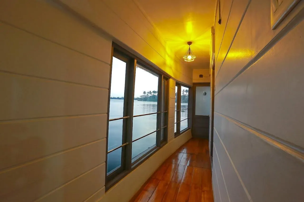 Botel Private Houseboat Hotel Alappuzha
