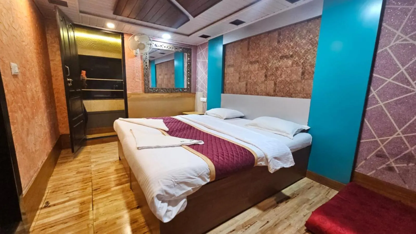 Botel Private Houseboat Hotel Alappuzha